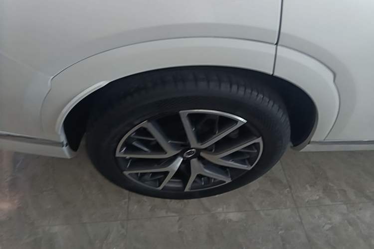 Used GAC Trumpchi ES9 2024 PHEV with 143 km Max Exterior 5