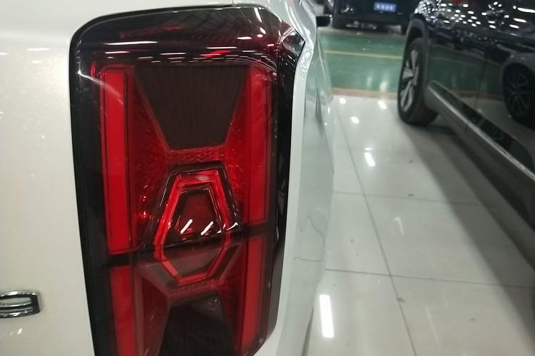 Used GAC Trumpchi ES9 2024 PHEV with 143 km Max Exterior 6