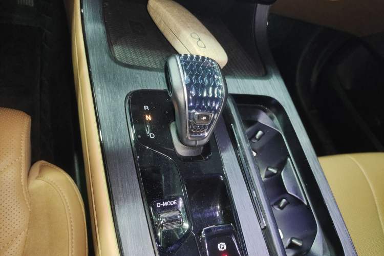 Used GAC Trumpchi ES9 2024 PHEV with 143 km Max Gear Lever