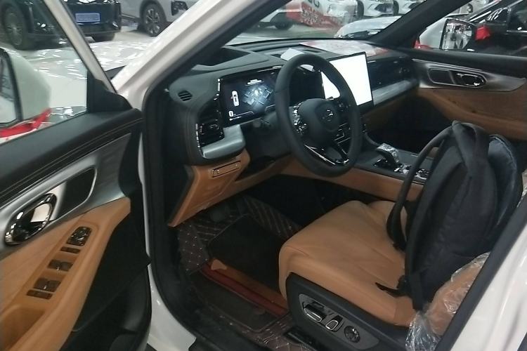Used GAC Trumpchi ES9 2024 PHEV with 143 km Max Interior 3