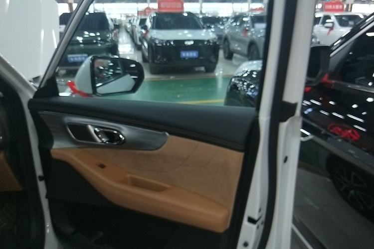 Used GAC Trumpchi ES9 2024 PHEV with 143 km Max Interior 5