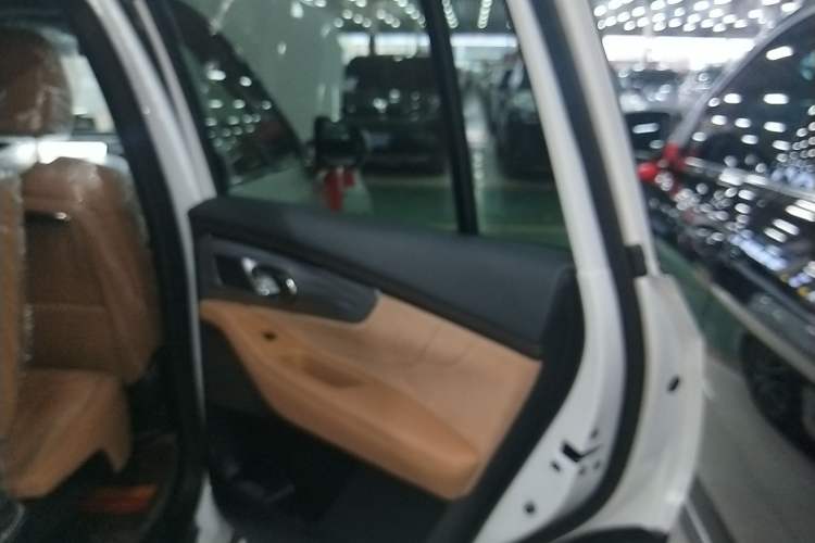 Used GAC Trumpchi ES9 2024 PHEV with 143 km Max Interior 6