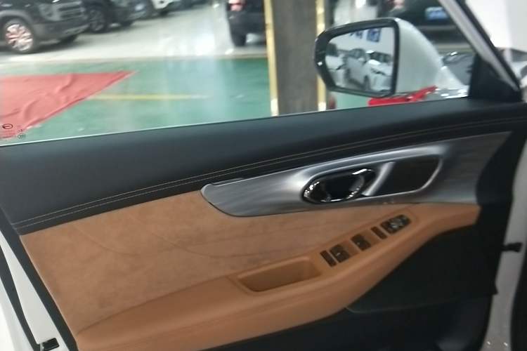 Used GAC Trumpchi ES9 2024 PHEV with 143 km Max Interior 7