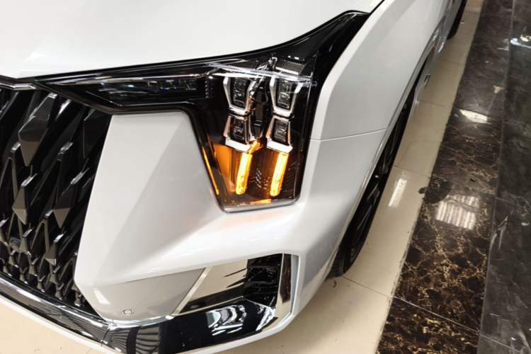 Used GAC Trumpchi ES9 2024 PHEV with 143 km Max Left Front Headlight