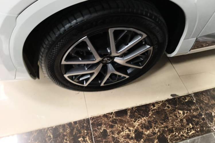 Used GAC Trumpchi ES9 2024 PHEV with 143 km Max Left Front Wheel Hub
