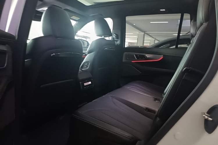 Used GAC Trumpchi ES9 2024 PHEV with 143 km Max Left Rear Seat