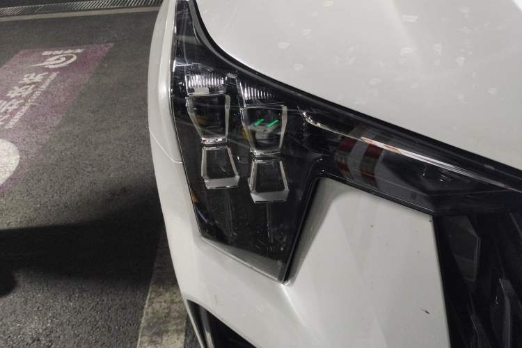 Used GAC Trumpchi ES9 2024 PHEV with 143 km Max Right Front Headlight