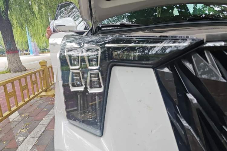 Used GAC Trumpchi ES9 2024 PHEV with 143 km Max Right Front Headlight