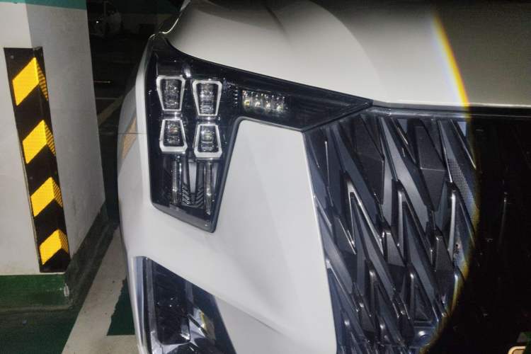 Used GAC Trumpchi ES9 2024 PHEV with 143 km Max Right Front Headlight