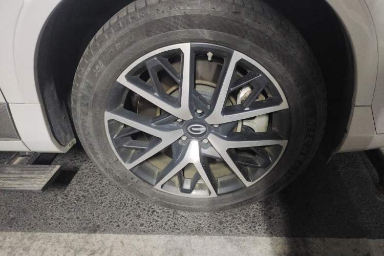 Used GAC Trumpchi ES9 2024 PHEV with 143 km Max Right Front Wheel Hub