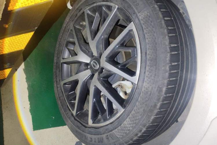 Used GAC Trumpchi ES9 2024 PHEV with 143 km Max Right Front Wheel Hub
