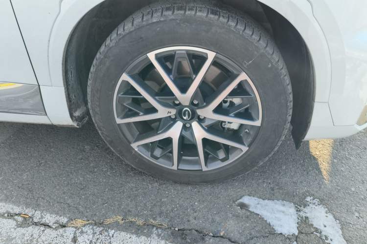 Used GAC Trumpchi ES9 2024 PHEV with 143 km Max Right Front Wheel Hub