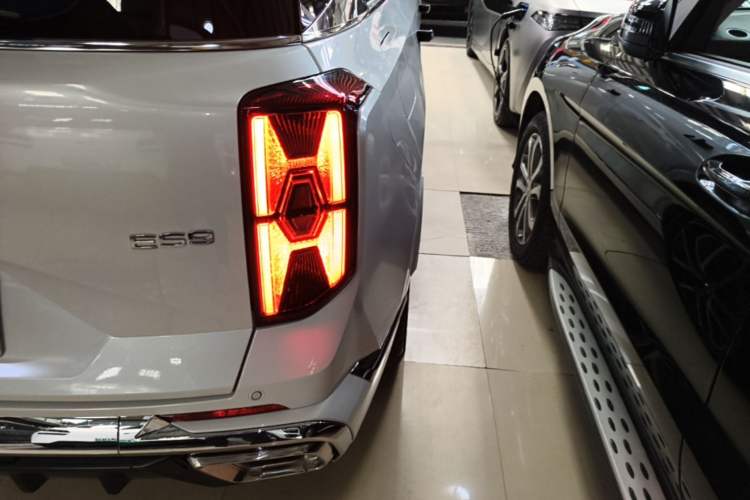 Used GAC Trumpchi ES9 2024 PHEV with 143 km Max Right Rear Taillight