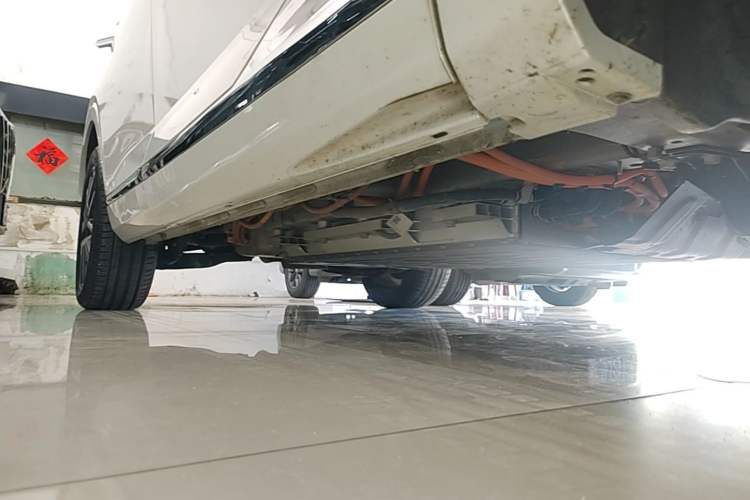 Used GAC Trumpchi ES9 2024 PHEV with 143 km Max Right Side Sill