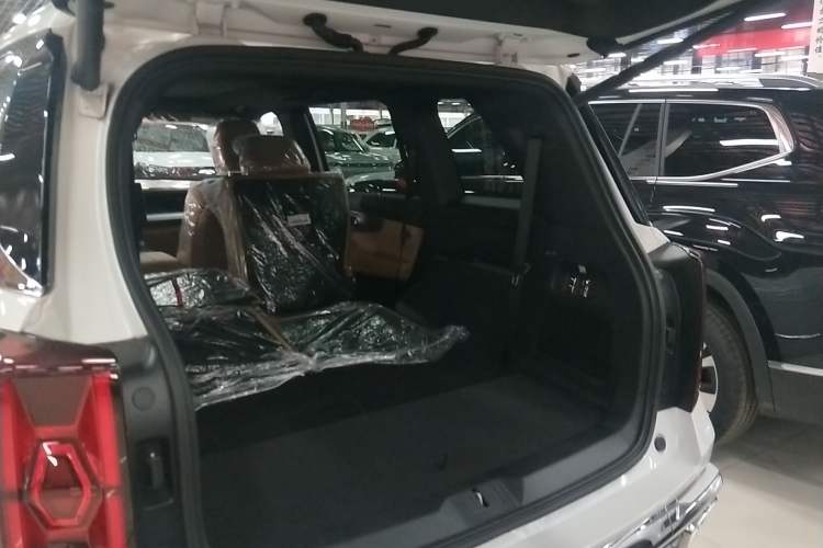 Used GAC Trumpchi ES9 2024 PHEV with 143 km Max Trunk