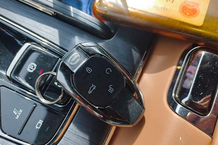Used GAC Trumpchi ES9 2024 PHEV with 143 km Max Vehicle Key