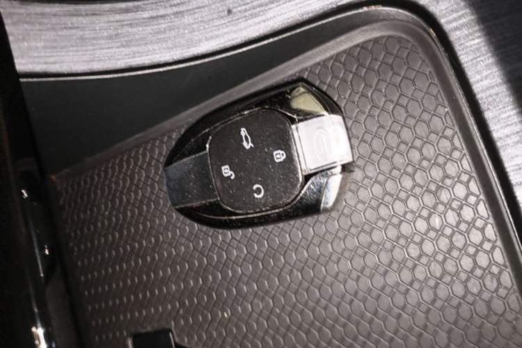Used GAC Trumpchi ES9 2024 PHEV with 143 km Max Vehicle Key