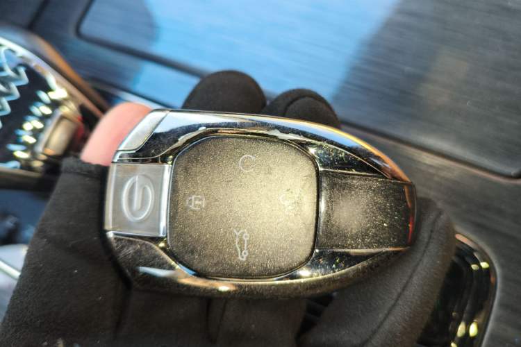 Used GAC Trumpchi ES9 2024 PHEV with 143 km Max Vehicle Key