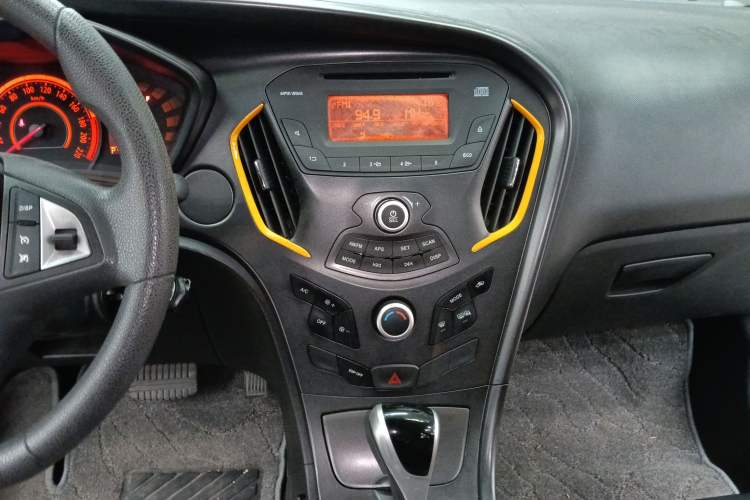 Used GAC Trumpchi GA3 2013 1.6L Automatic Luxury ESP Version Audio And AC Panel