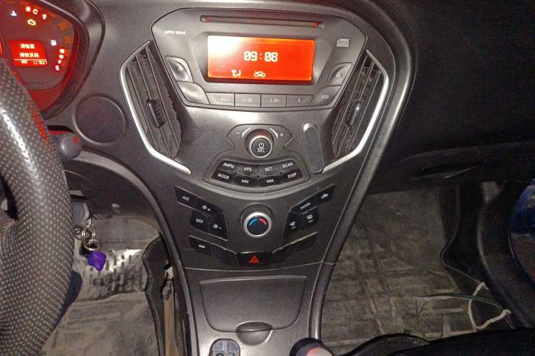 Used GAC Trumpchi GA3 2013 1.6L Manual Elite Edition Audio And AC Panel
