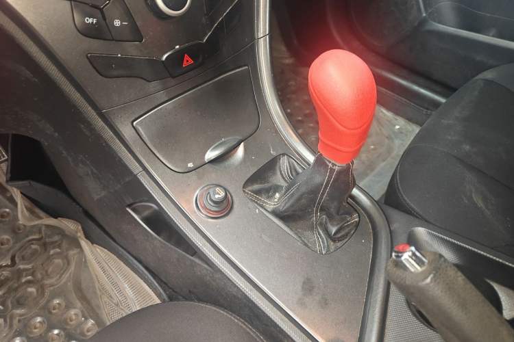 Used GAC Trumpchi GA3 2013 1.6L Manual Luxury Edition Gear Lever