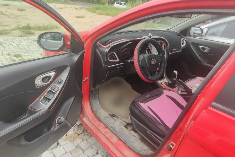 Used GAC Trumpchi GA3 2013 1.6L Manual Elite Edition Interior 2