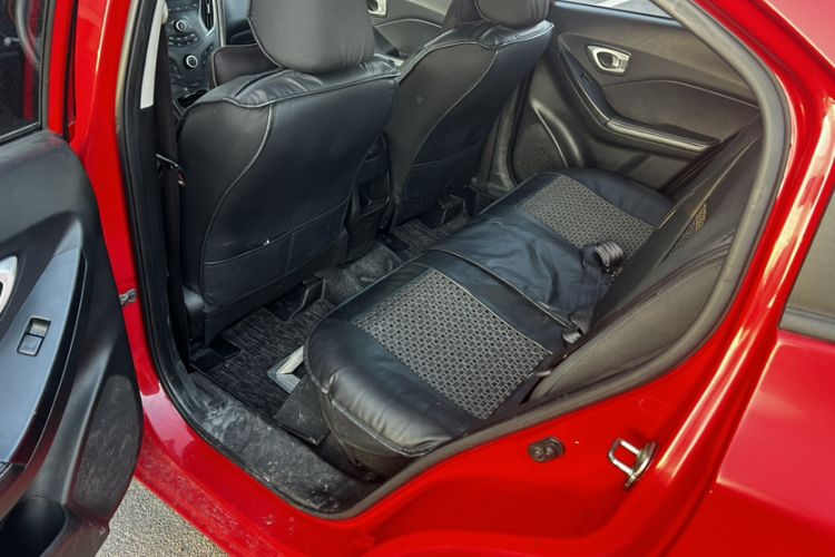 Used GAC Trumpchi GA3 2013 1.6L Manual Elite Edition Interior 3