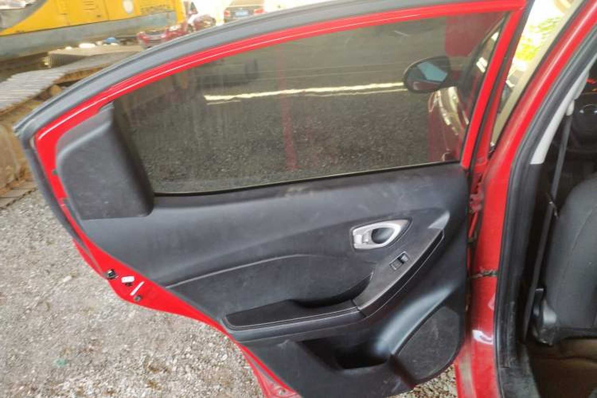 Used GAC Trumpchi GA3 2013 1.6L Manual Elite Edition Interior 8
