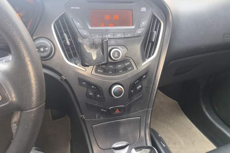 Used GAC Trumpchi GA3 2013 1.6L Automatic Luxury ESP Version Audio And AC Panel