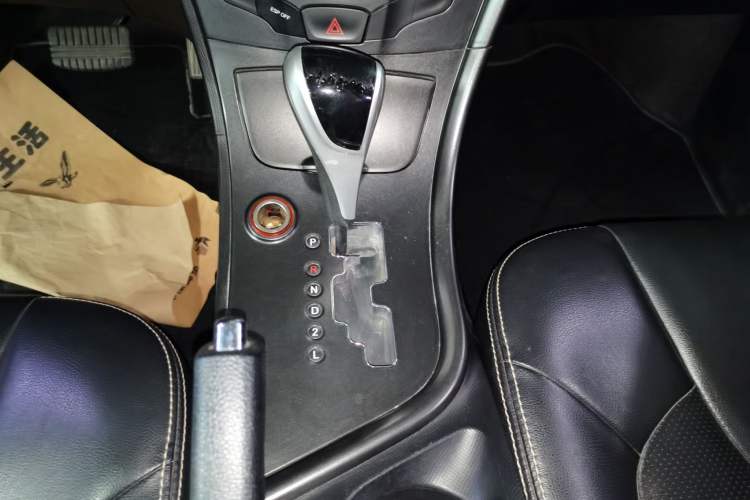 Used GAC Trumpchi GA3 2013 1.6L Automatic Luxury ESP Version Gear Lever