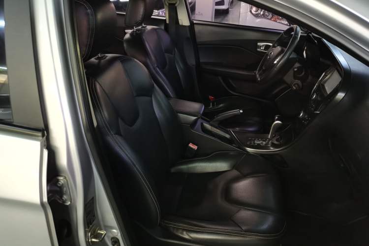 Used GAC Trumpchi GA3 2013 1.6L Automatic Luxury ESP Version Right Front Seat