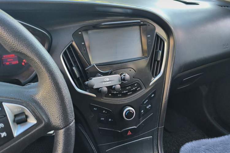 Used GAC Trumpchi GA3 2013 1.6L Manual Luxury Edition Audio And AC Panel