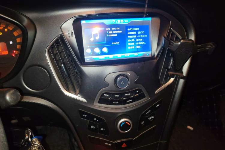 Used GAC Trumpchi GA3 2013 1.6L Automatic Luxury ESP Version Audio And AC Panel