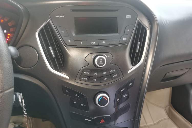 Used GAC Trumpchi GA3 2013 1.6L Automatic Luxury ESP Version Audio And AC Panel