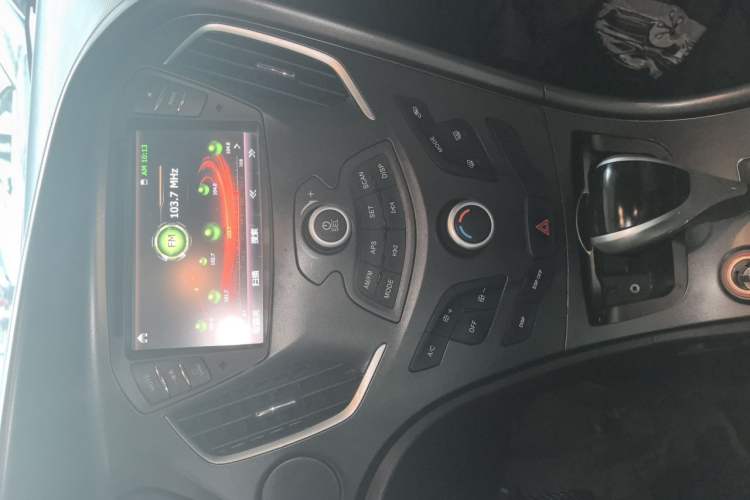 Used GAC Trumpchi GA3 2013 1.6L Automatic Elite ESP Edition Audio And AC Panel