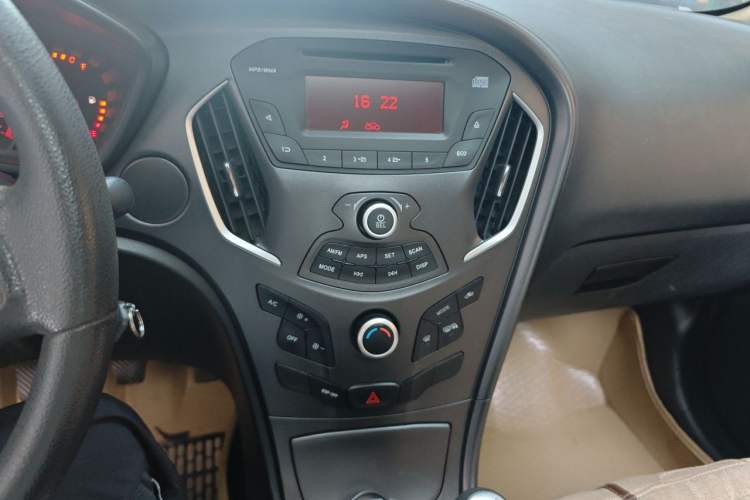 Used GAC Trumpchi GA3 2013 1.6L Manual Luxury ESP Version Audio And AC Panel
