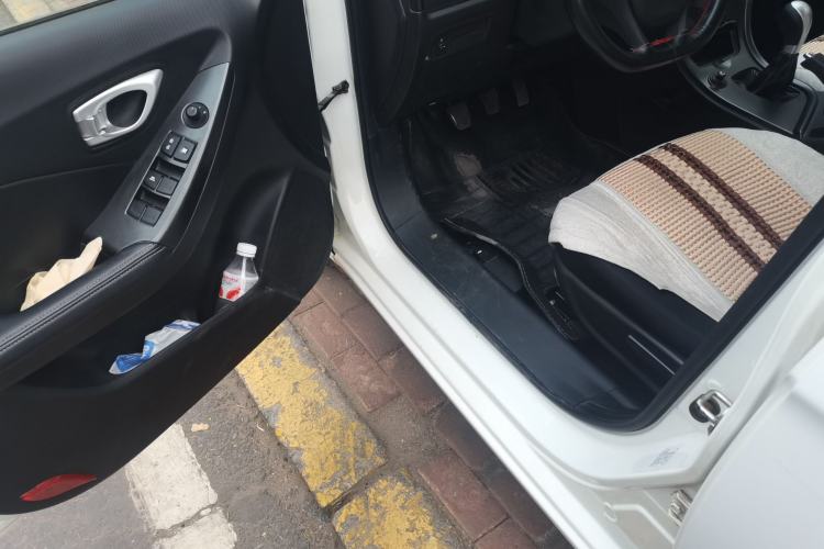 Used GAC Trumpchi GA3 2013 1.6L Manual Elite Edition Driver Seat