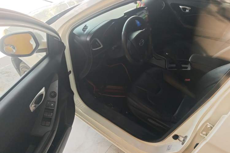Used GAC Trumpchi GA3 2013 1.6L Automatic Elite ESP Edition Driver Seat