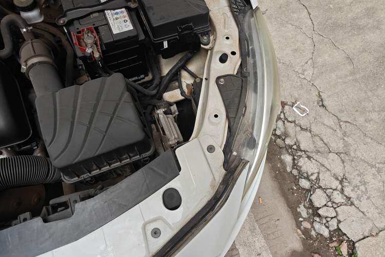 Used GAC Trumpchi GA3 2013 1.6L Manual Elite Edition Engine Bay Left