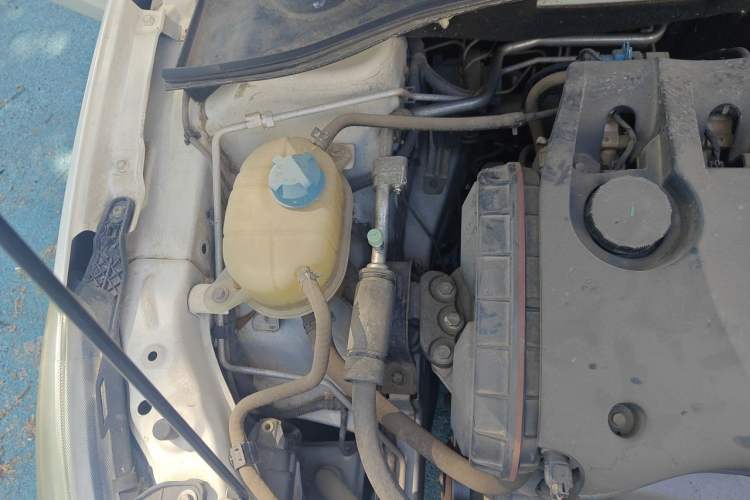 Used GAC Trumpchi GA3 2013 1.6L Manual Elite Edition Engine Bay Right