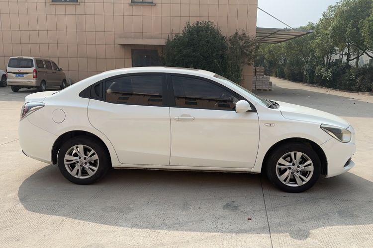 Used GAC Trumpchi GA3 2013 1.6L Manual Luxury ESP Version Exterior 2