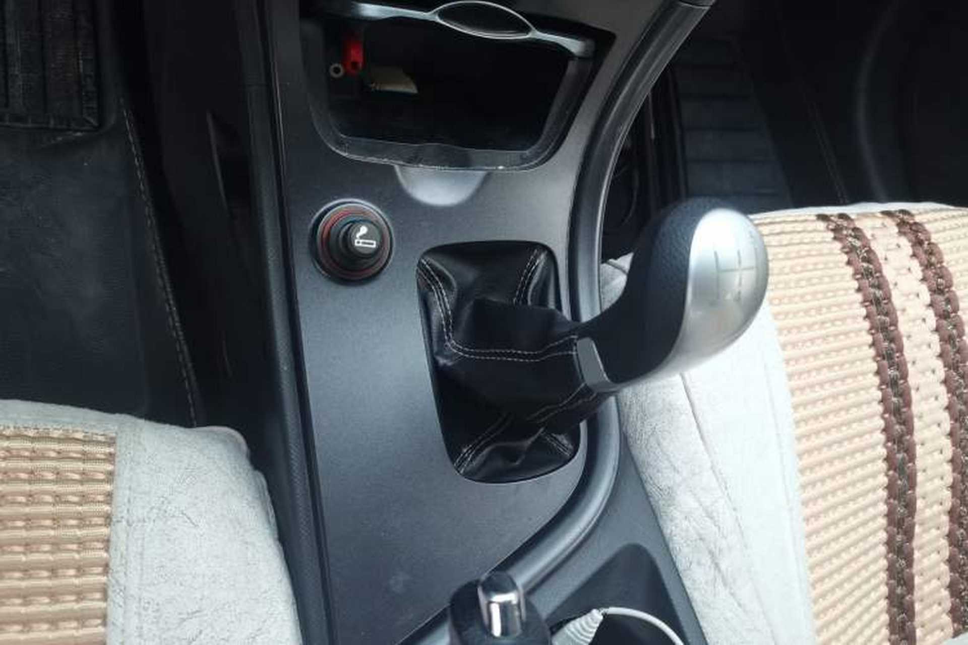 Used GAC Trumpchi GA3 2013 1.6L Manual Elite Edition Gear Lever