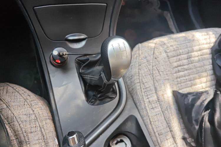 Used GAC Trumpchi GA3 2013 1.6L Manual Elite Edition Gear Lever