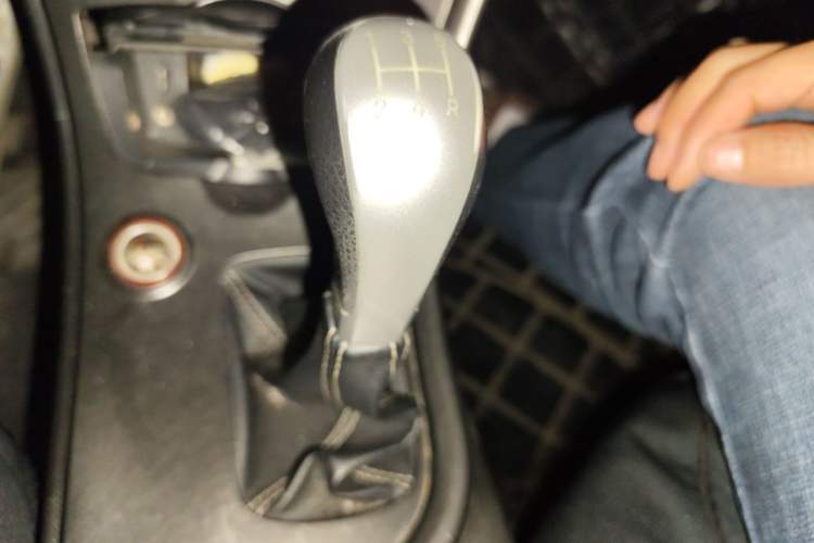 Used GAC Trumpchi GA3 2013 1.6L Manual Elite Edition Gear Lever