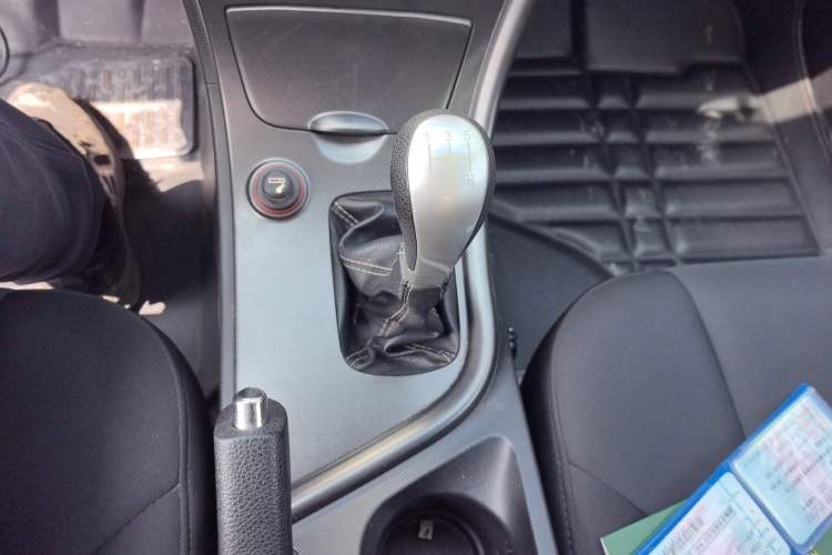 Used GAC Trumpchi GA3 2013 1.6L Manual Elite Edition Gear Lever