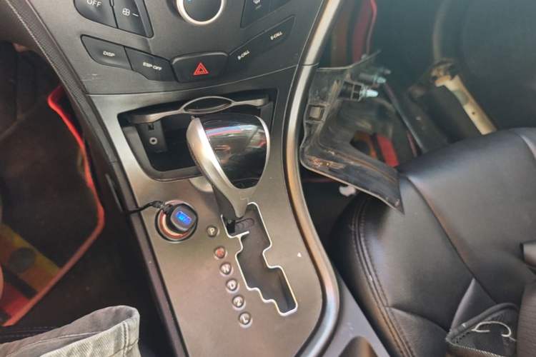 Used GAC Trumpchi GA3 2013 1.6L Automatic Elite ESP Edition Gear Lever