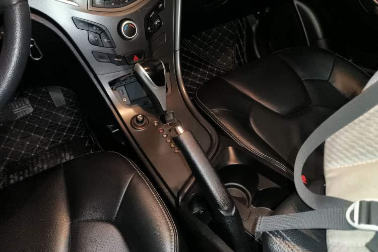 Used GAC Trumpchi GA3 2013 1.6L Automatic Luxury ESP Version Gear Lever