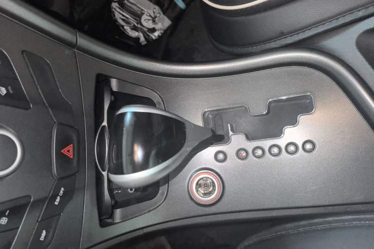 Used GAC Trumpchi GA3 2013 1.6L Automatic Elite ESP Edition Gear Lever