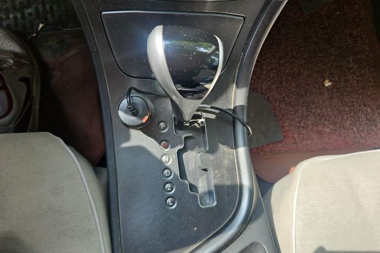 Used GAC Trumpchi GA3 2013 1.6L Automatic Elite ESP Edition Gear Lever