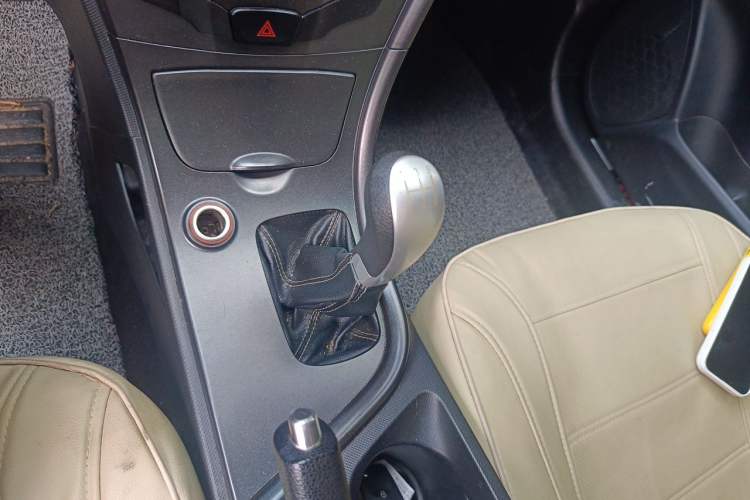 Used GAC Trumpchi GA3 2013 1.6L Manual Elite Edition Gear Lever